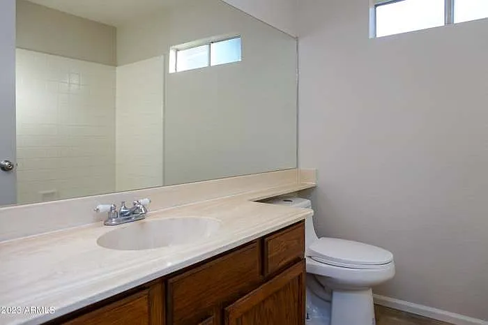 530 Hegge Dr — Photo 5