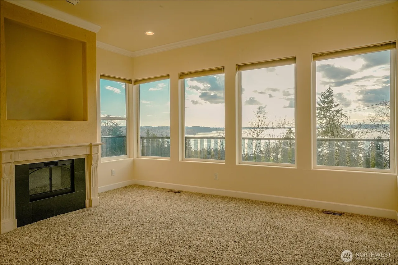 5 bed, 3.5 bath, 4750 sqft, $5,750 — Photo 1