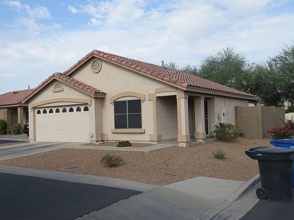 3rd image of 441 W Aloe Pl