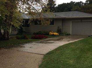 920 Oak Park Rd, Council Bluffs, IA 51503