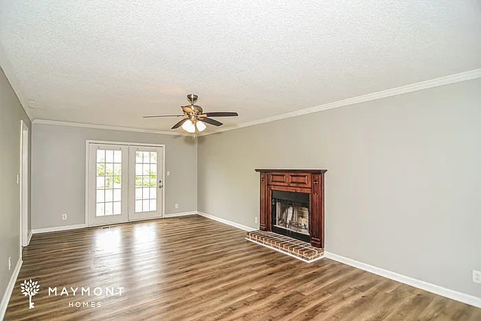 1237 Cobblestone Ln — Photo 2