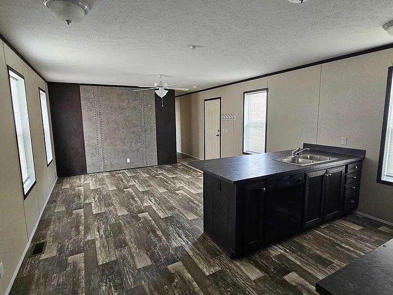2737 W Washington Ctr #66 — Photo 4