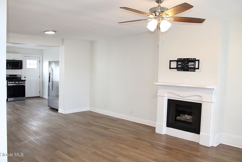 4th image of 47 Chestnut Street