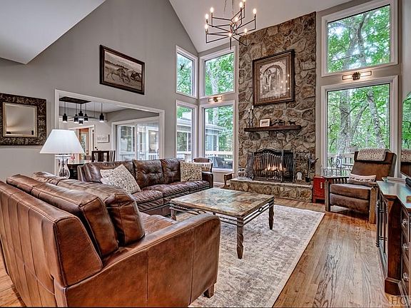 3rd image of 264 Wildwood Drive