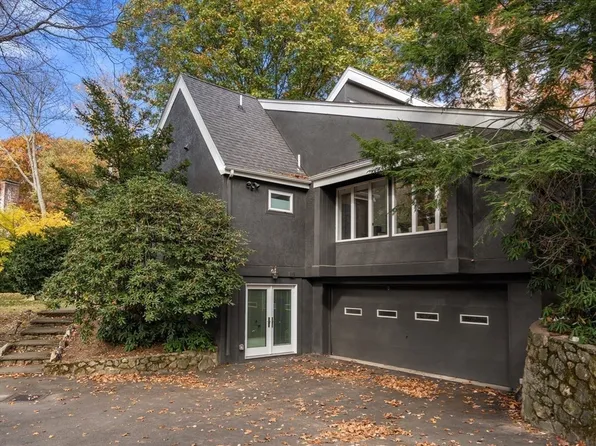 811 Hammond St, Brookline, MA 02467