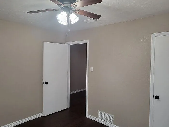 324 W Young St — Photo 14