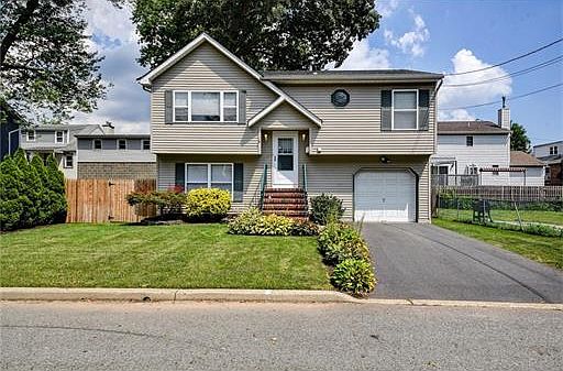 2nd image of 20 Woodview Ave