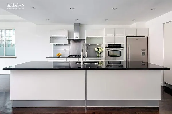 Sold by Sotheby's International Realty | media 3