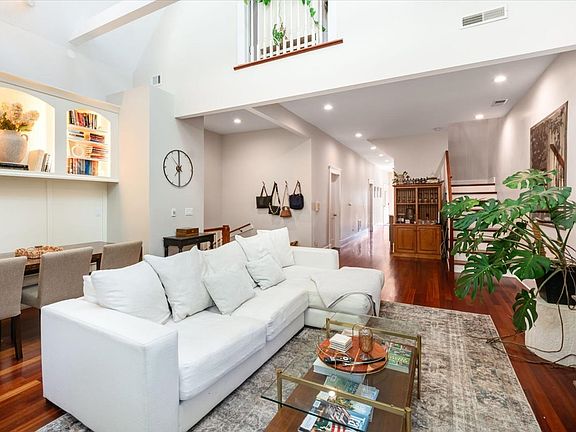 5th image of 3431 N Paulina St