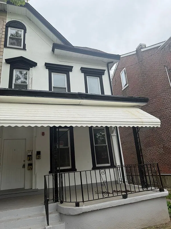 2 bed, 1.0 bath, 689 sqft, $1,750 — Photo 1
