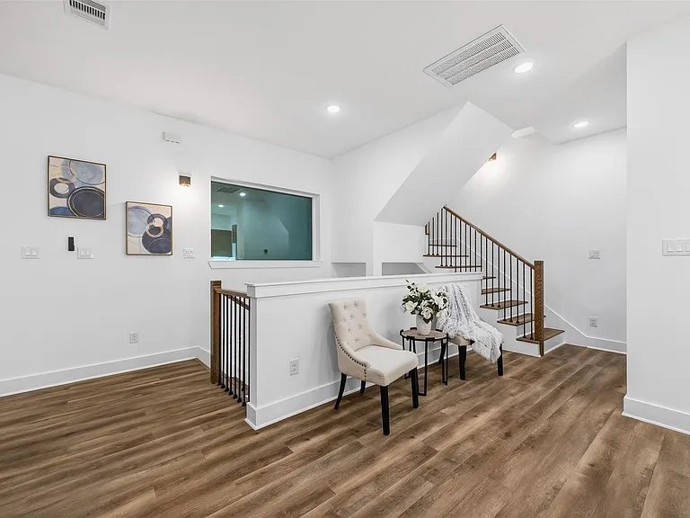 3003A Delano St — Photo 22