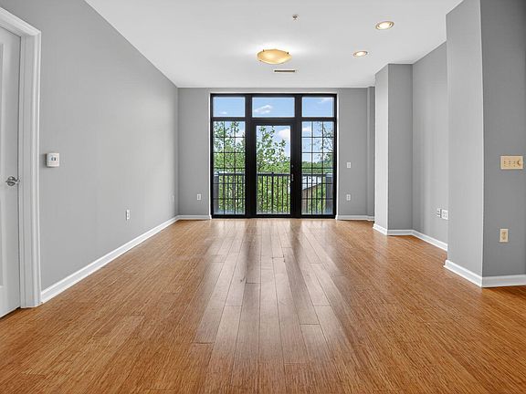 5th image of 444 W Broad St Unit 428