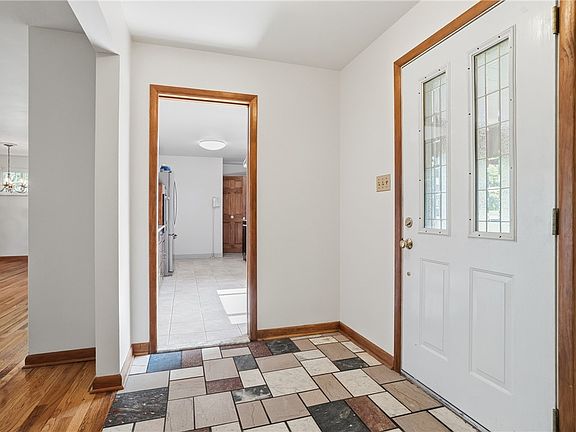 3rd image of 2363 Willowbrook Rd