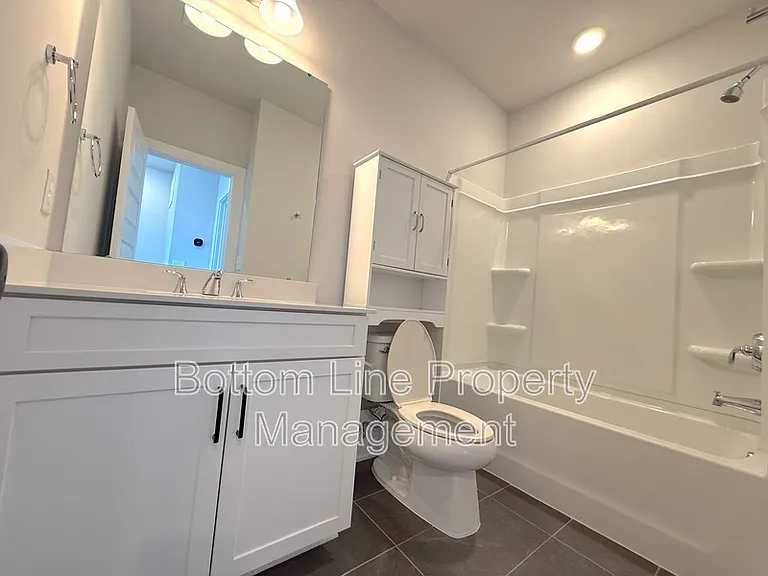 607 W Tremont Ave — Photo 26