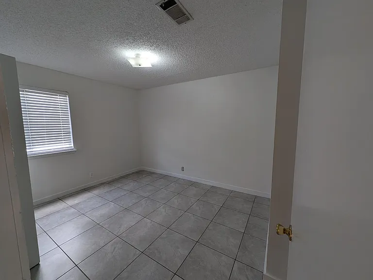 5608 Clubhouse Dr #B — Photo 7