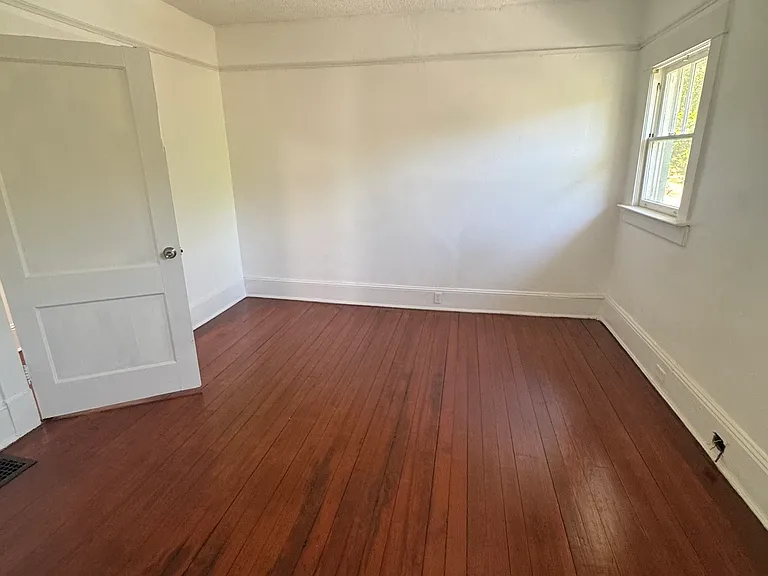 415 Hopkins St SW — Photo 6