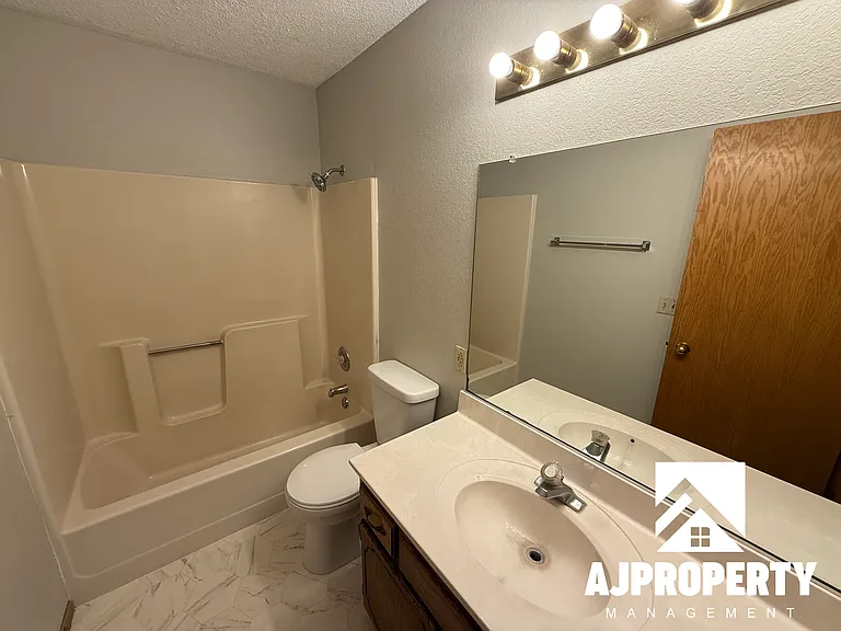 609 N Teton Dr #8 — Photo 8