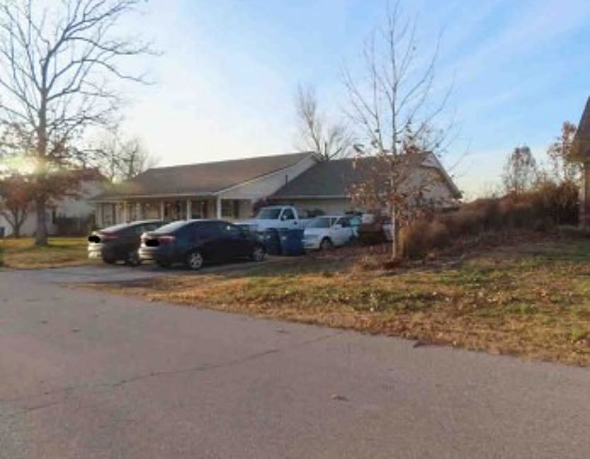 2nd image of 307 Lakeview Ln