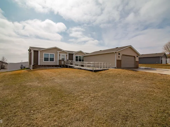 3737 Greensboro Dr, Bismarck, ND 58503