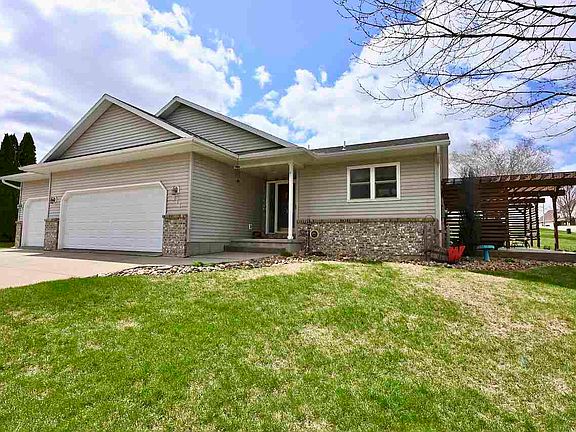 4th image of 211 Tracy Ln