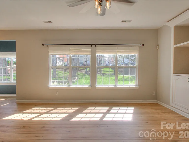 8414 Bampton Dr — Photo 11