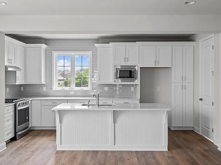 3088 Egreton Rd — Photo 3