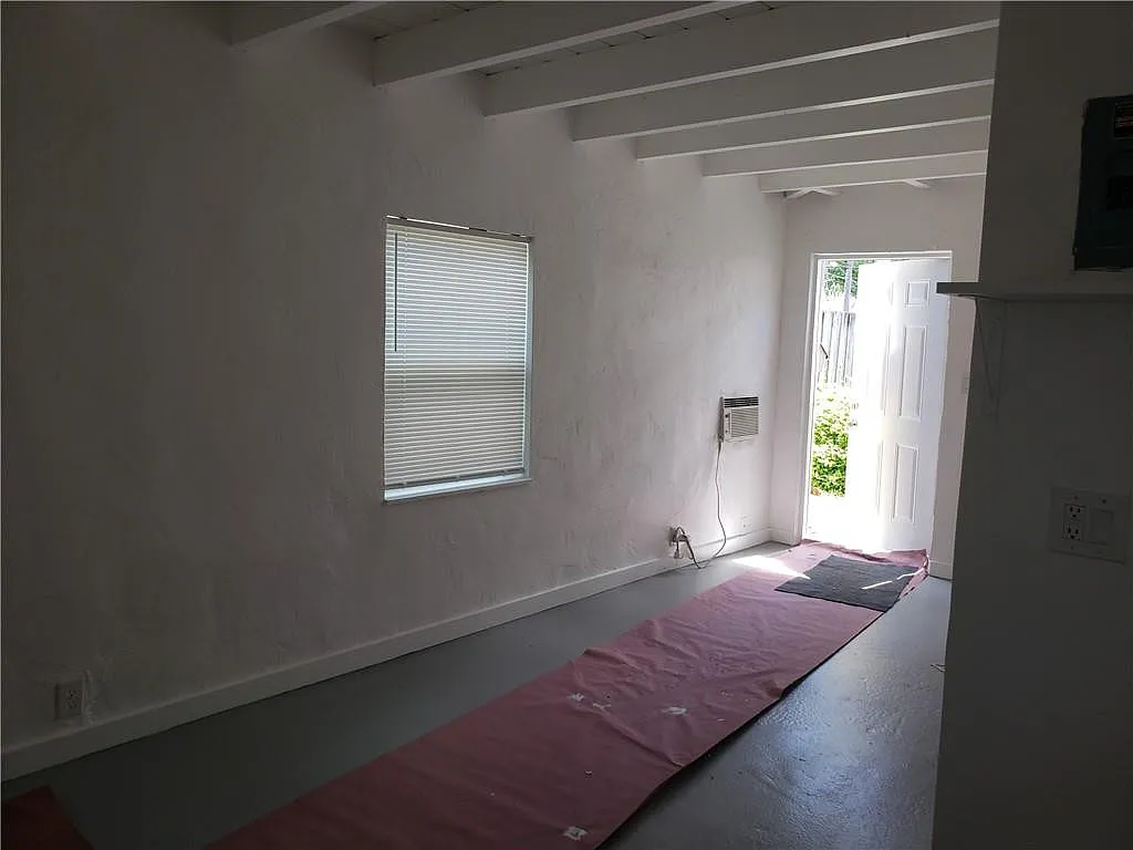 Studio, 1.0 bath, 375 sqft, $1,400 — Photo 2