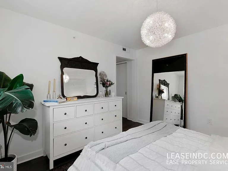 129 W St NW #103 — Photo 17