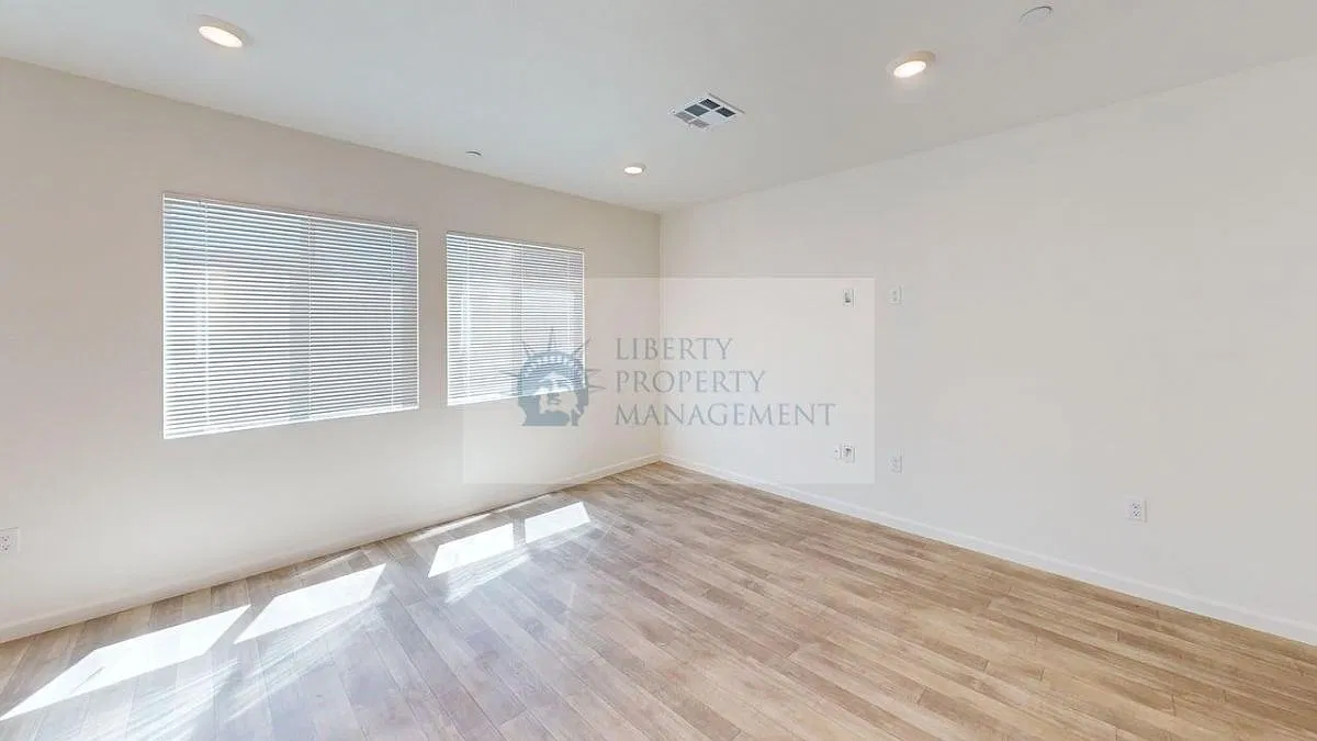 3 bed, 2.5 bath, 1582 sqft, $2,695 — Photo 3