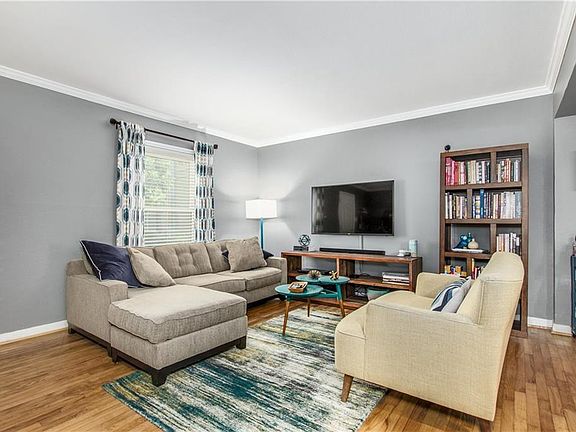4th image of 6410 Bordeaux Ave #6410