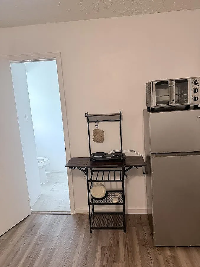 1 bed, 1.0 bath, 300 sqft, $1,027 — Photo 1