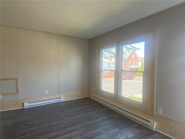 201 Irving Ave — Photo 7