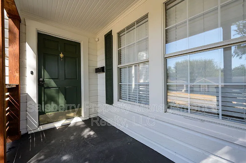 2 bed, 1.0 bath, 1042 sqft, $2,500 — Photo 2