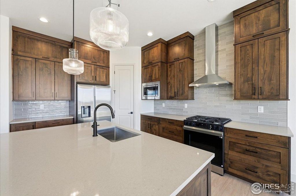 823 Clydesdale Dr