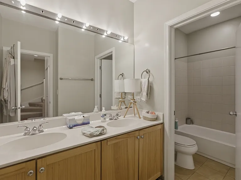 1323 S Indiana Pkwy #TOWNHOME — Photo 16