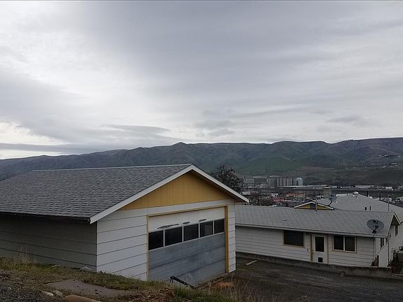 2nd image of 1826 8th Avenue Blvd