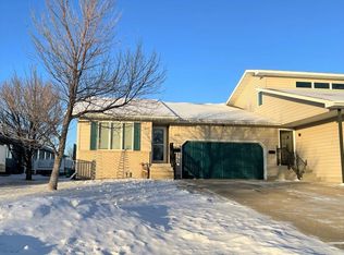 808 24th Ave SW, Minot, ND 58701