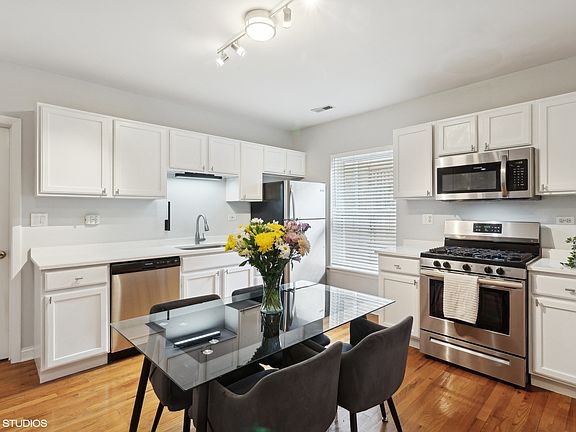 4th image of 917 W Sunnyside Ave #1S