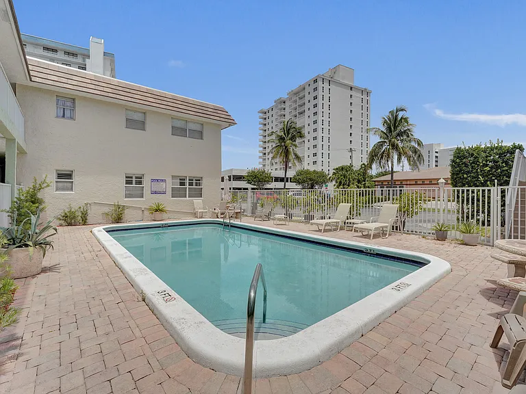 1450 N Riverside Dr #103 — Photo 13