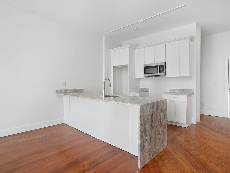 1st image of 136 Westminster St #8fc01d183