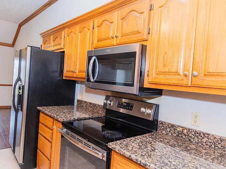716 Azalea Hill Dr — Photo 3