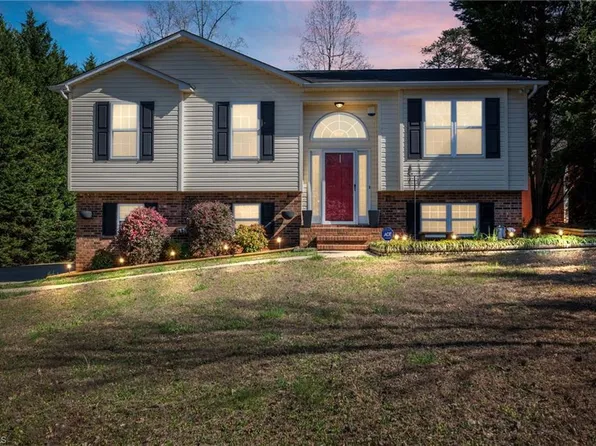 157 Brookhill Park Ct, Rural Hall, NC 27045
