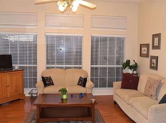 3rd image of 6205 Oxford Pl