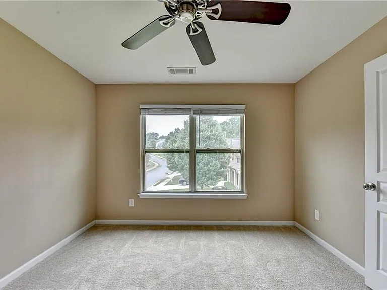 4228 Woods Creek Ln — Photo 46