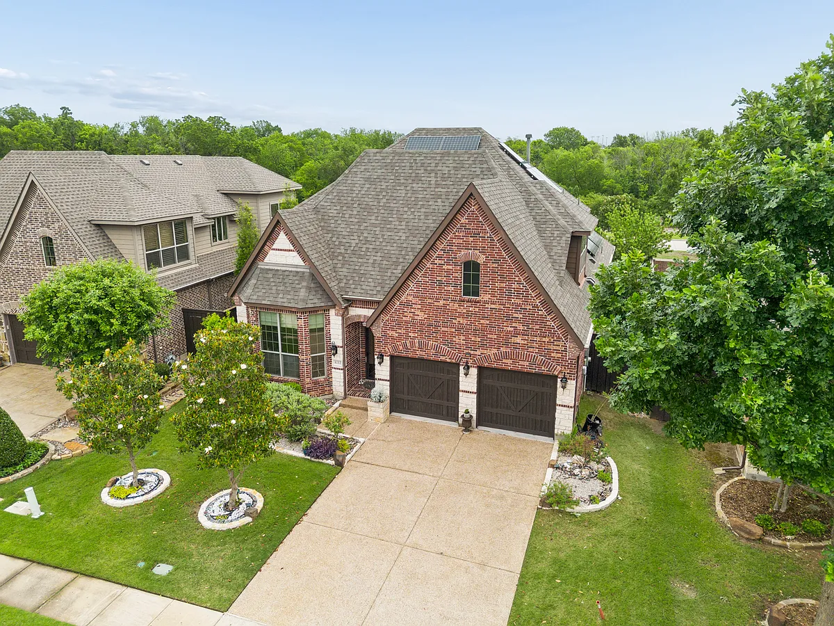 Building Photo - 8212 Oakwood