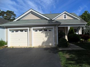 15 Bellflower Dr, Lakewood, NJ
