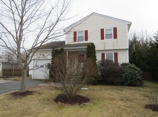 3 Maxine Cir, Easthampton, MA 01027