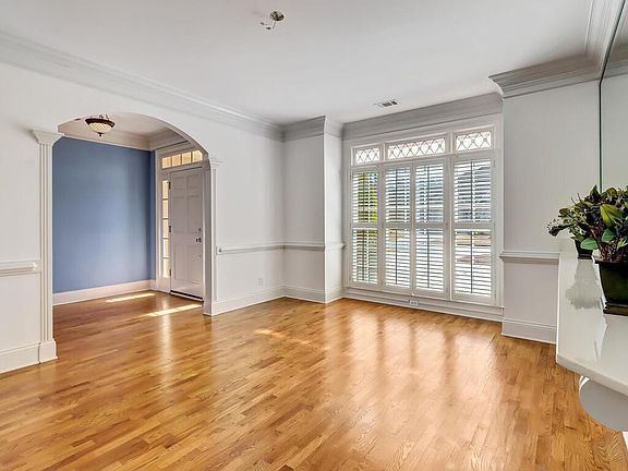 5th image of 5725 Hershinger Close