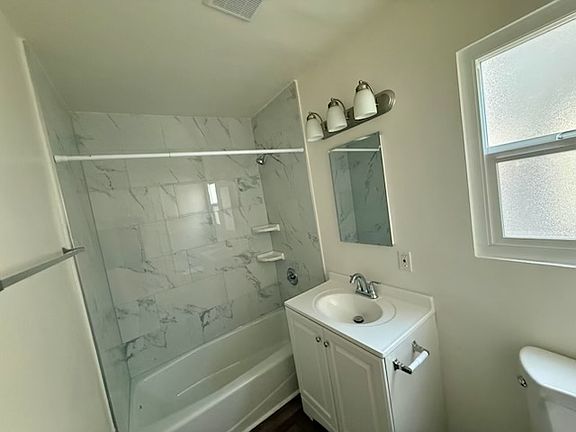 5th image of 1742 Grevelia St Unit C