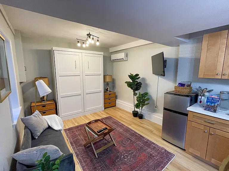 24 Warwick Rd #B — Photo 5